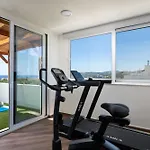 Villa Excelencia New With Artistic Pool & Sea View *