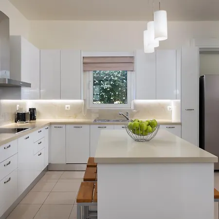 Excelencia New With Artistic Pool & Sea View *