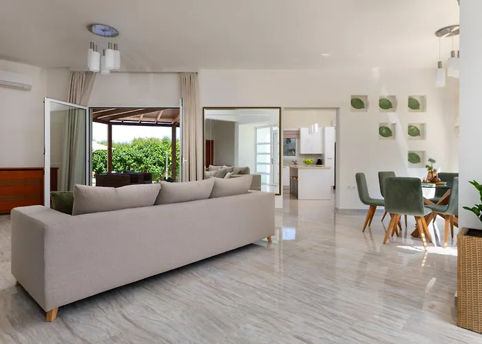 Excelencia New With Artistic Pool & Sea View